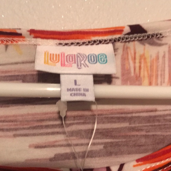 Lularoe | Limited Edition Hawaiian Print Irma Tunic - Picture 3 of 4